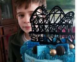 Senan's favorite color is Blue and is often seen in a blue color dress. He even got a blue color cake on his birthday.